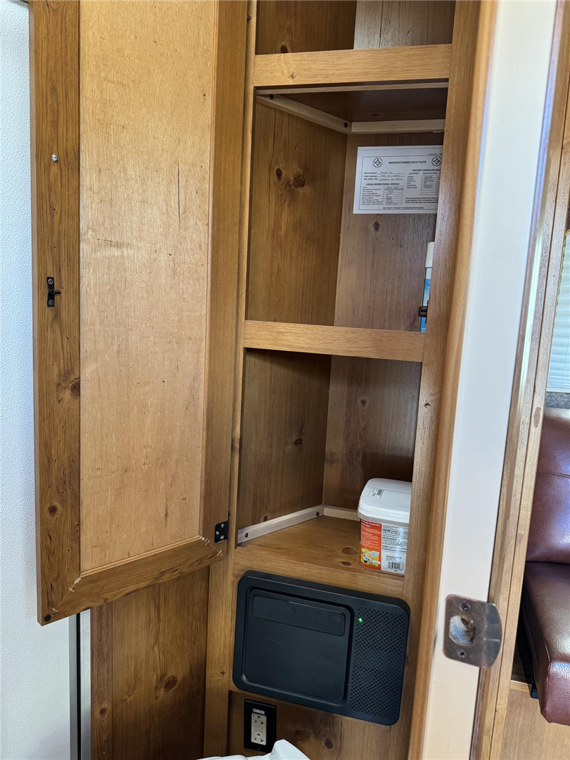 2022 Dixie Star 2 Horse Slant Load Gooseneck w/ 6' Living Quarters - Image 8