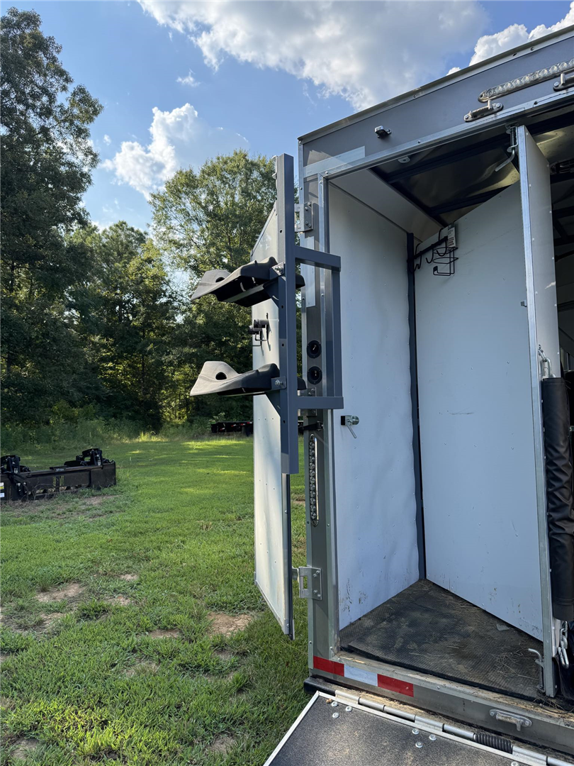 2022 Dixie Star 2 Horse Slant Load Gooseneck w/ 6' Living Quarters - Image 12