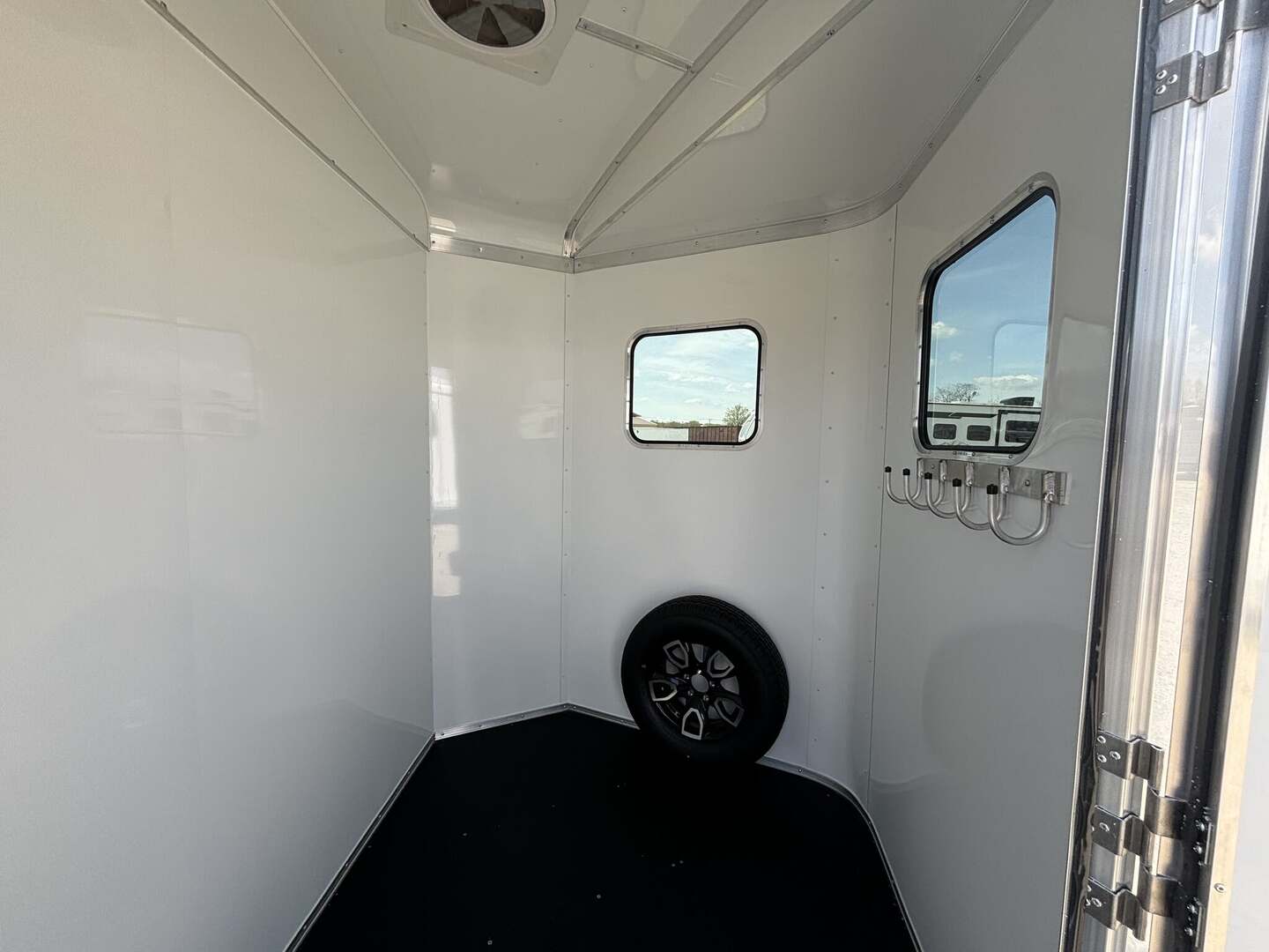 2025 Homesteader Stallion 213SB Bumper Pull - Image 10