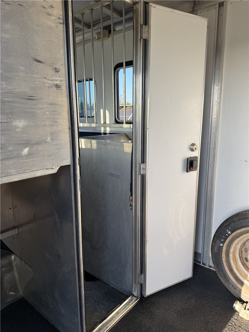 2008 Exiss EVENT 2 Horse Straight Load Bumper Pull - Image 13