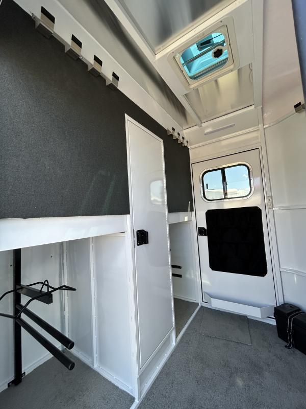 2024 Trails West Royale SxST-Warmblood Straight Load Bumper Pull - Image 13