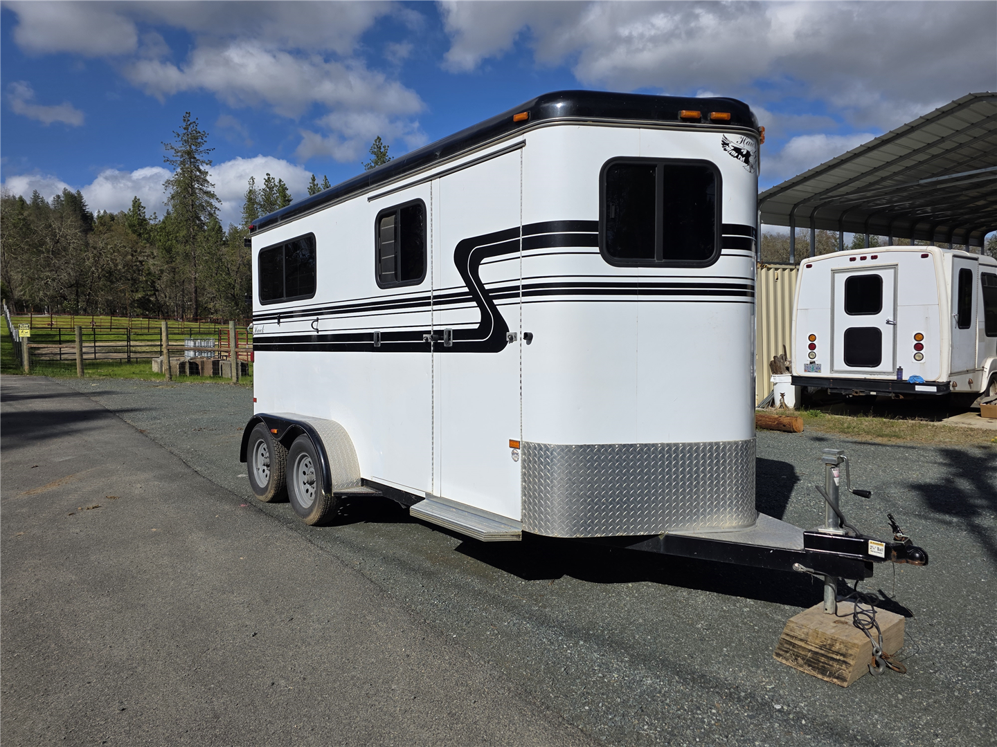 2011 Hawk Trailers AT-17-2 Bumper Pull Horse Trailer - Image 4