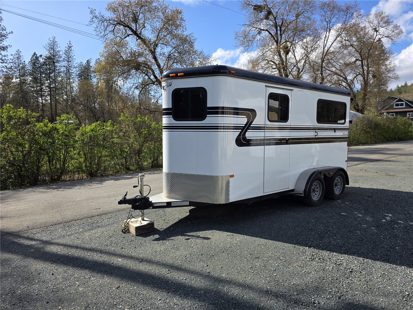 2011 Hawk Trailers AT-17-2 Bumper Pull Horse Trailer - Image 3